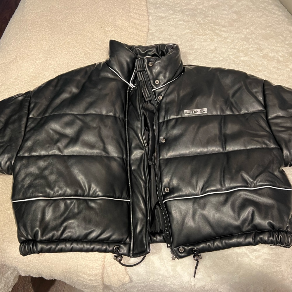 I am gia black puffer size large